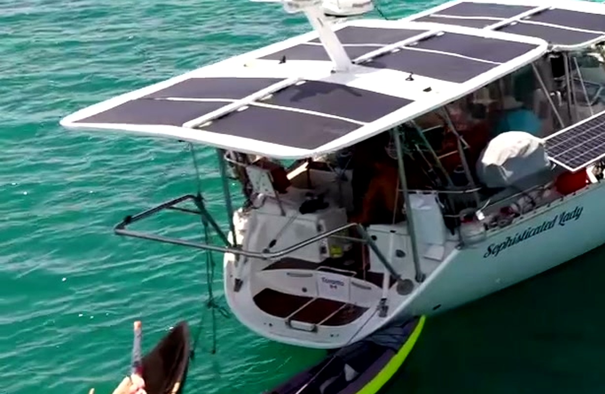 Wider view of the stern hardtop and panels